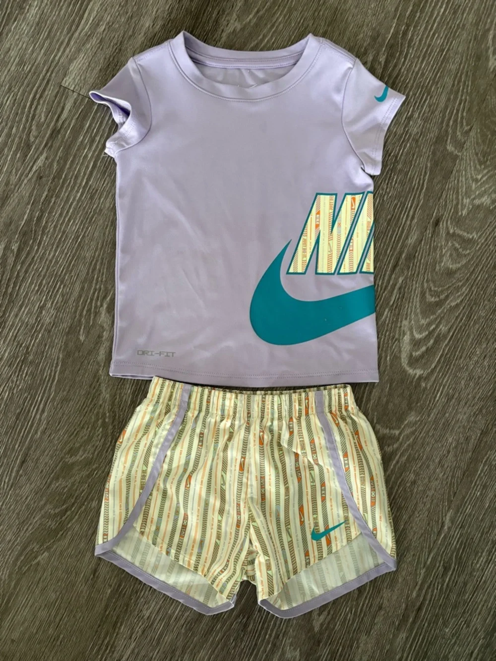 Girls Nike DRI-FIT Lavender and Teal Girls' Set Size 4 (XS) - Picture 4 of 7